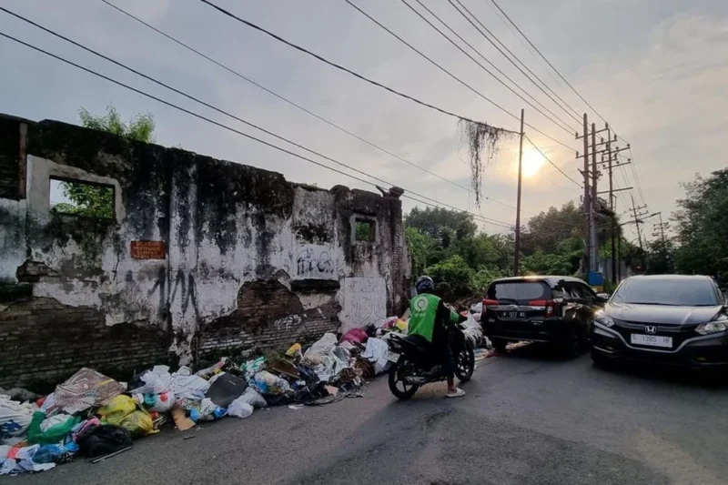Kondisi Kali Bokor Surabaya Memburuk, Tumpukan Sampah Kembali Muncul