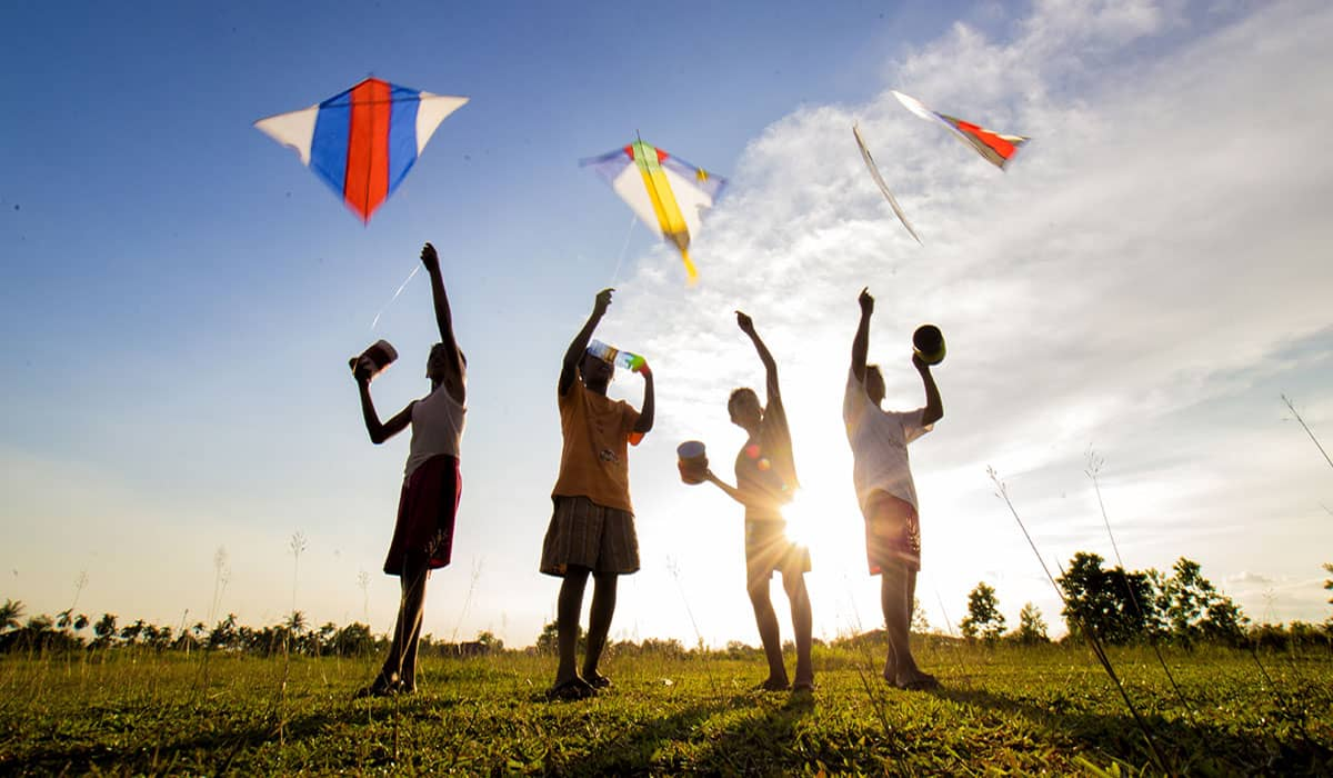 Alternatif-Tempat-Aman-Untuk-Bermain-Layangan