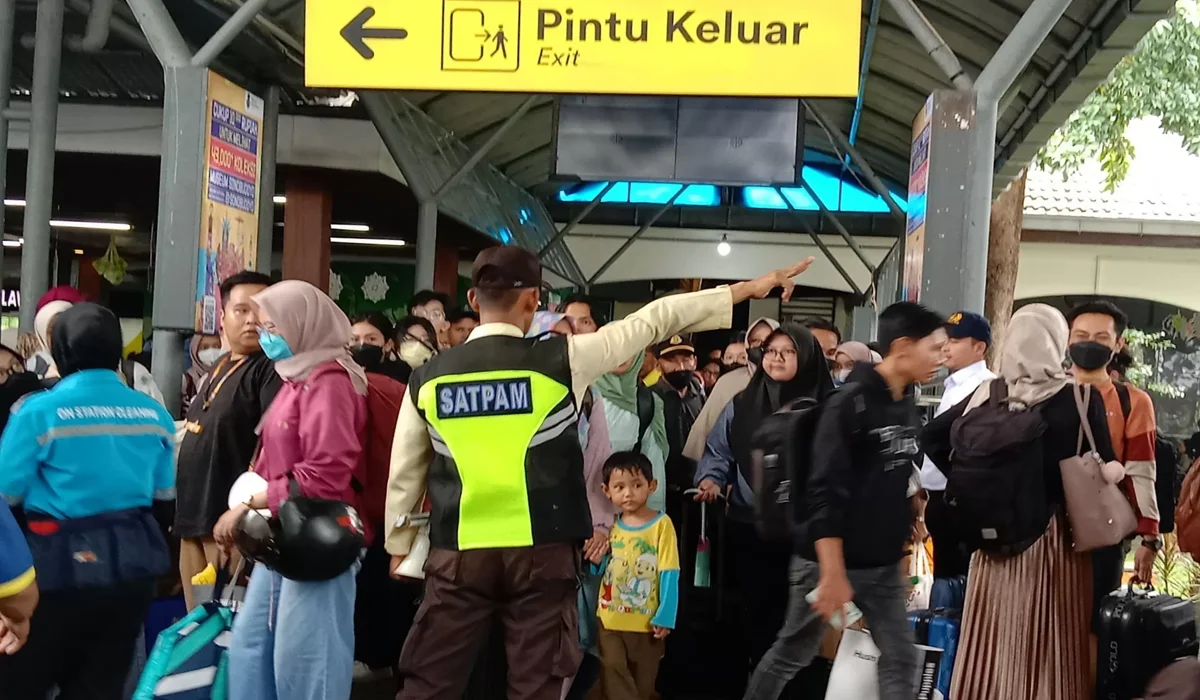 Libur-HUT-RI-Picu-Lonjakan-29-Ribu-Penumpang-di-Stasiun-Daop-8-Surabaya