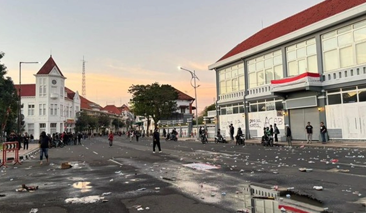 105-Polisi-dan-12-TNI-Terluka-Akibat-Demo-Rusuh-di-Jatim