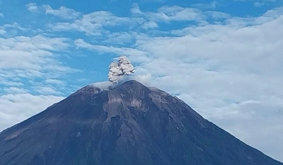 Gunung-Semeru-Erupsi-Dua-Kali-Hanya-Dalam-1-Jam