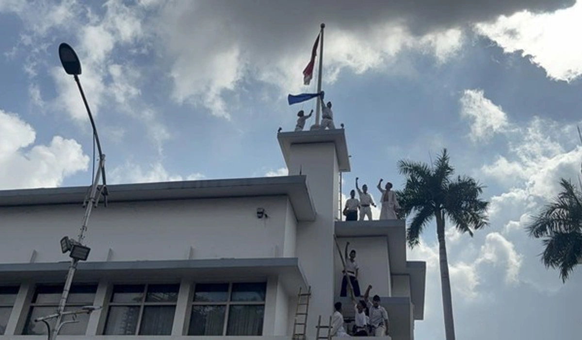 Ini-Bedanya-Teatrikal-Perobekan-Bendera-di-Surabaya-Tahun-Ini - Salin