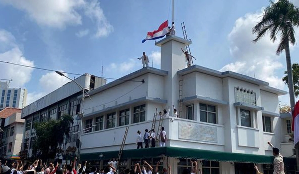 Lokasi-dan-Waktu-yang-Berbeda - Salin