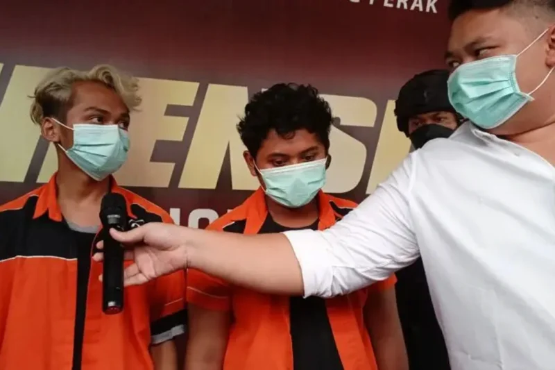 Pembacokan Brutal di Surabaya Sepasang Pria-Wanita Korban