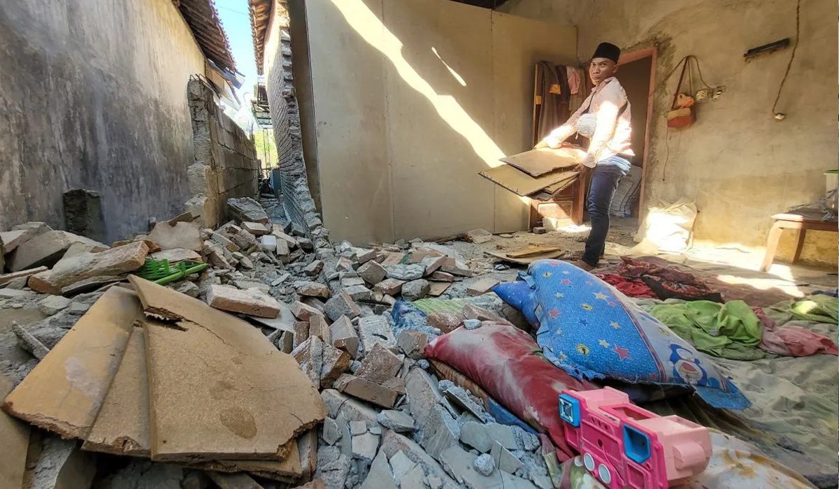 Pemerintah-Perbaiki-145-Bangunan-Rusak-Akibat-Gempa-Situbondo