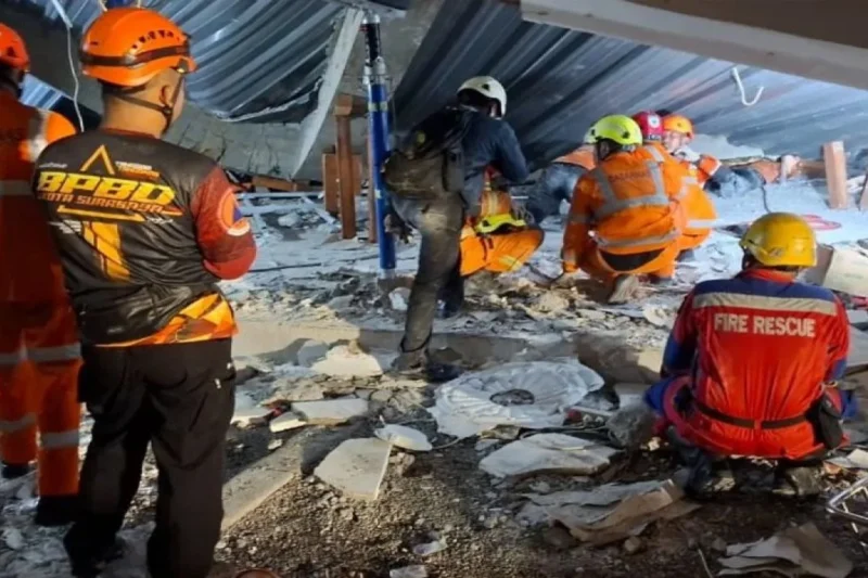 Tragedi Ponpes Surabaya, Ambruk Mendadak, Evakuasi Massal