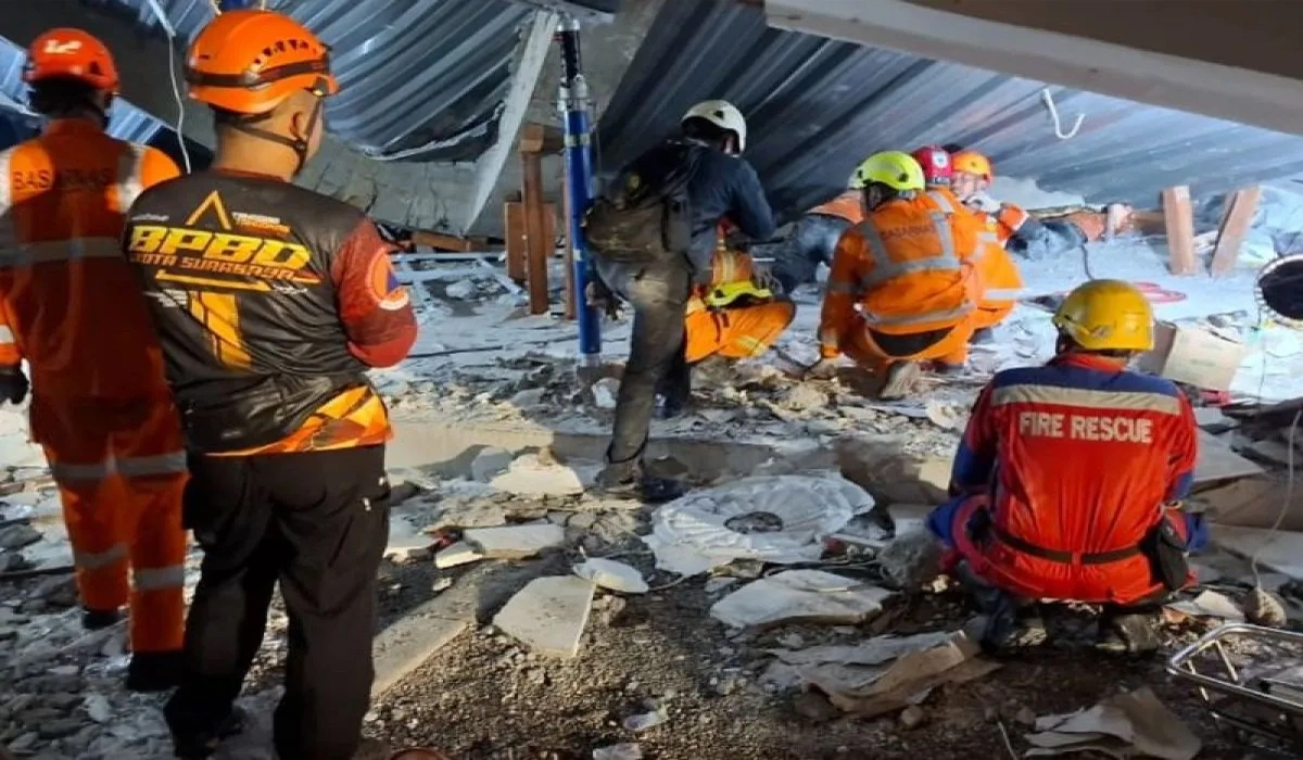 Tragedi Ponpes Surabaya, Ambruk Mendadak, Evakuasi Massal