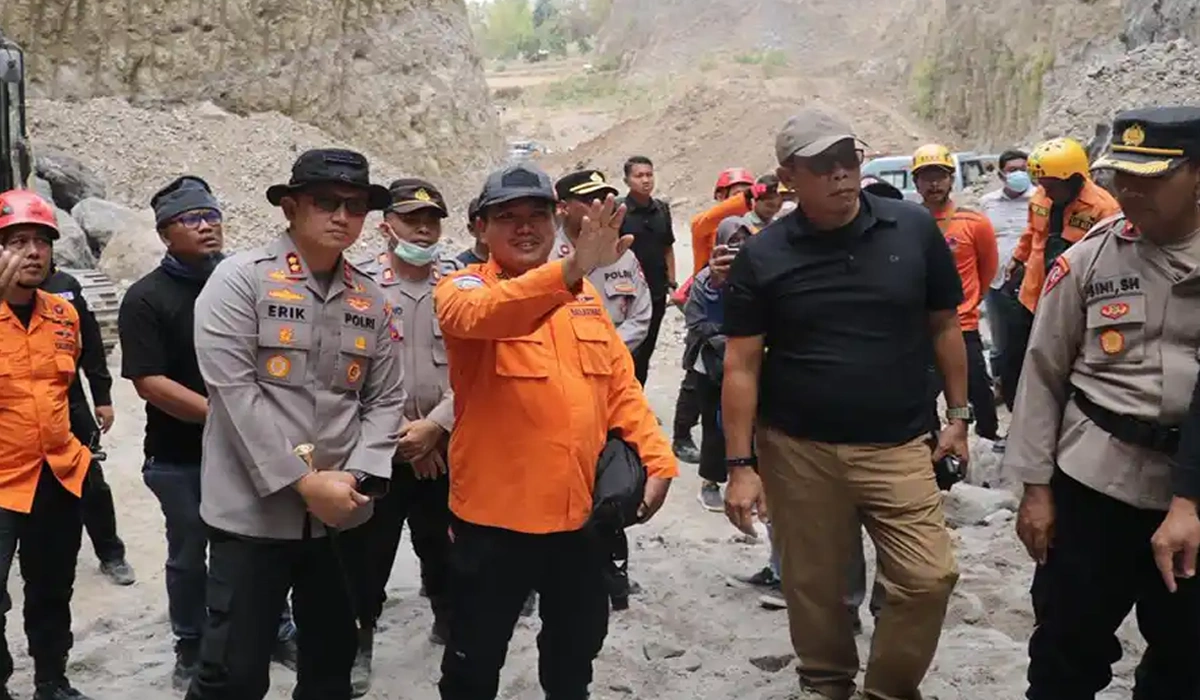 Upaya-Tim-SAR-dan-Alat-Berat-Dalam-Evakuasi