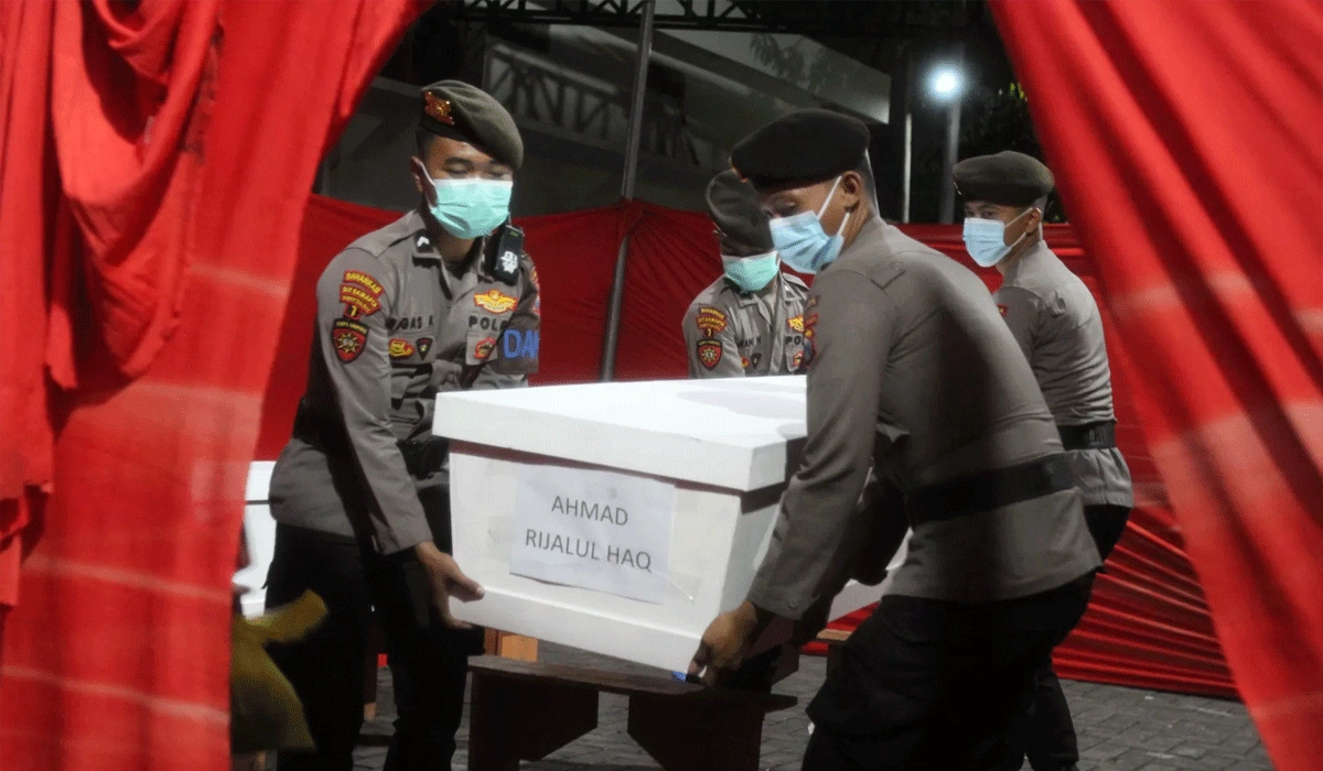 DVI-Polda-Jatim-Terima-55-Jenazah-Korban-Ponpes-Al-Khoziny