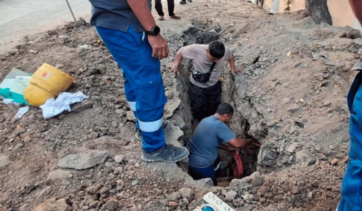 PGN-Gerak-Cepat-Atasi-Semburan-Air-Berbau-Gas-di-Sungai-Rungkut-Surabaya