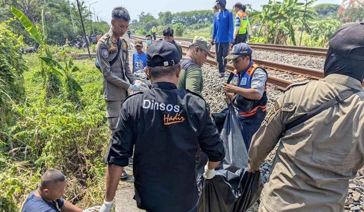 Pemotor Asal Sumenep Tewas Ditabrak Kereta di Sememi Surabaya