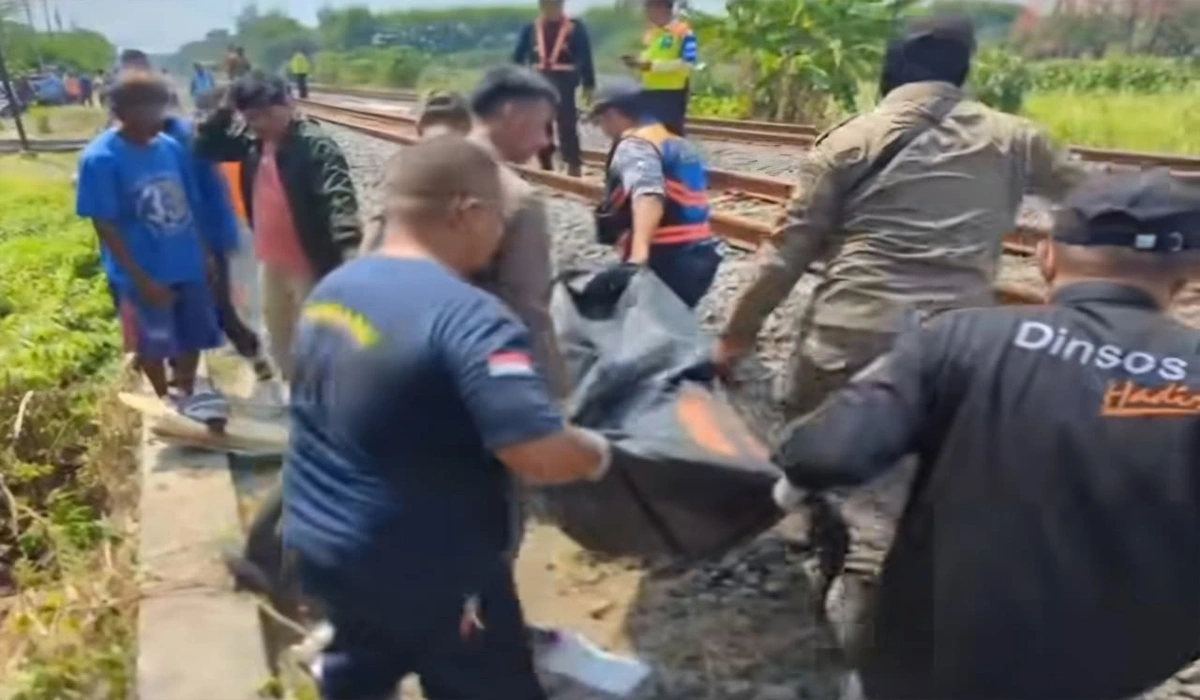 Kecelakaan Maut di Sememi Surabaya, Kereta Tabrak Motor