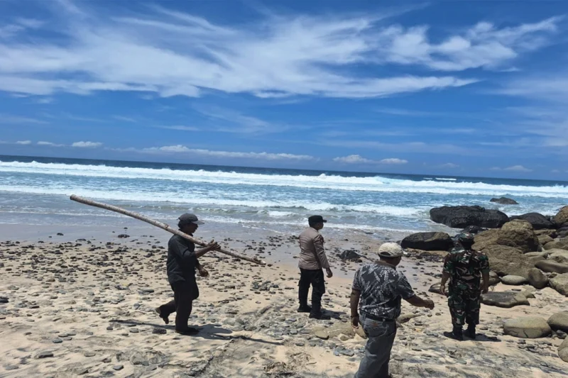 Tim Sar Terus Lakukan Pencarian Wisatawan Hilang di Pantai Modangan