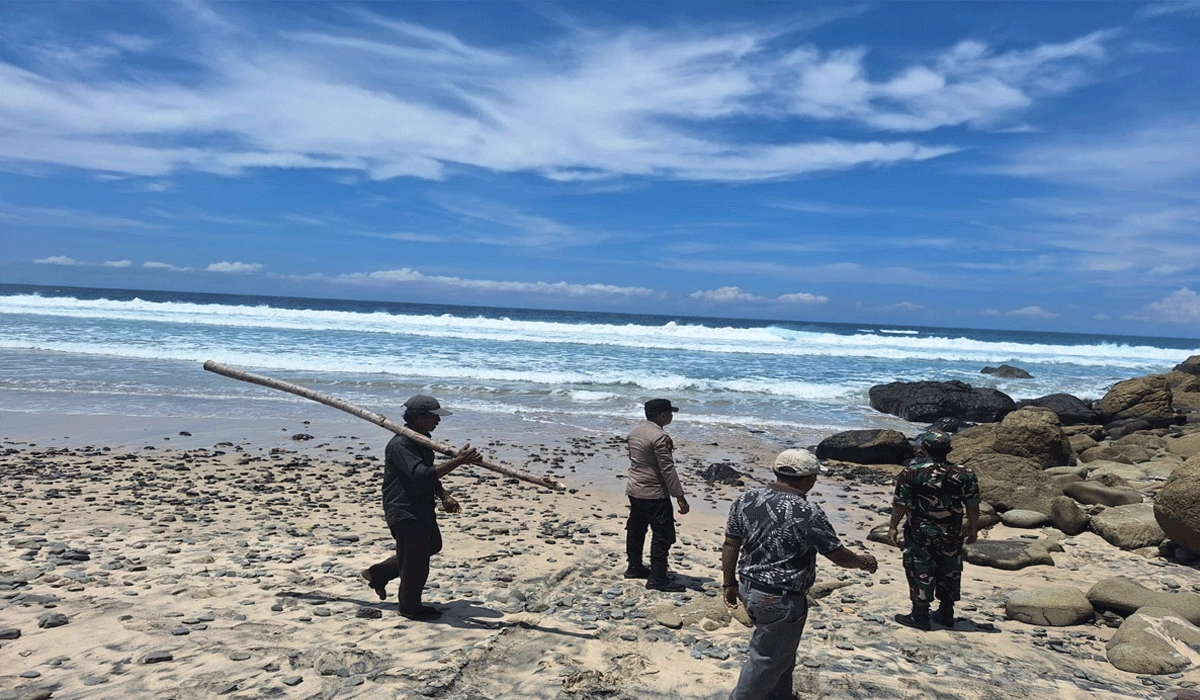 Tim-Sar-Terus-Lakukan-Pencarian-Wisatawan-Hilang-di-Pantai-Modangan