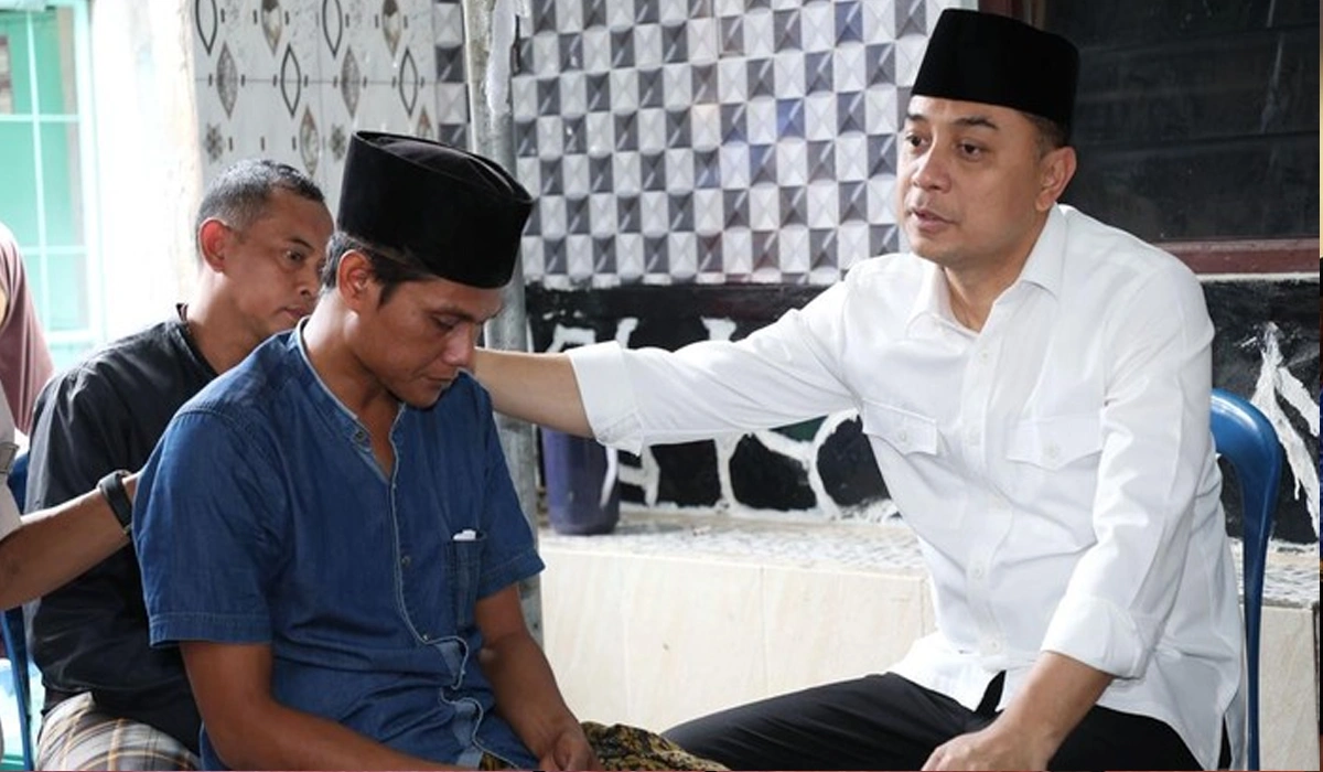 Walkot-Eri-Surabaya-Sampaikan-Duka-ke-Keluarga-Korban-Ponpes-Sidoarjo