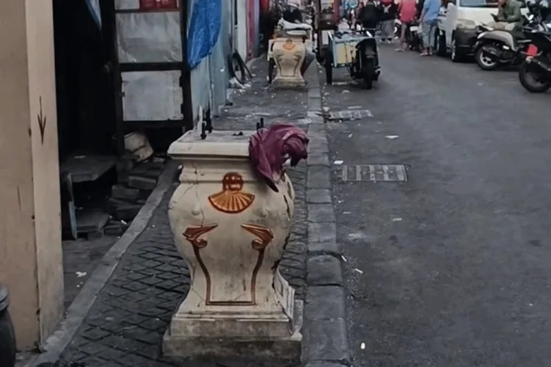 Kota Lama Surabaya Geger, Deretan Tiang Dan Lampu Hias Raib Digondol Pencuri