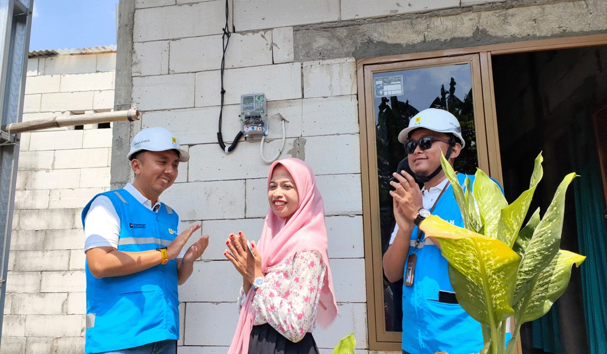Menerangi Harapan: PLN UP3 Surabaya Selatan Wujudkan Mimpi Melalui Light Up The Dream