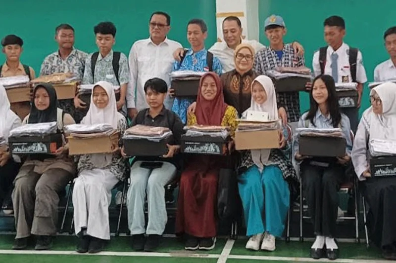 Surabaya Luncurkan Beasiswa Rp 500 Ribu Per Bulan Untuk Siswa SMA Swasta Sederajat
