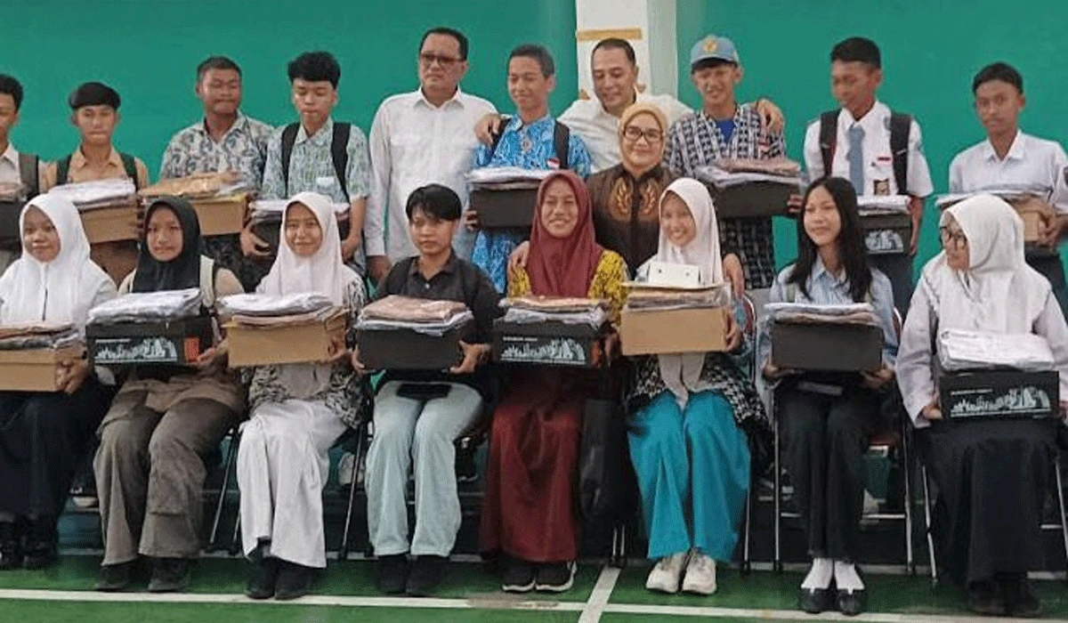 Surabaya Luncurkan Beasiswa Rp 500 Ribu per Bulan untuk Siswa SMA Swasta Sederajat