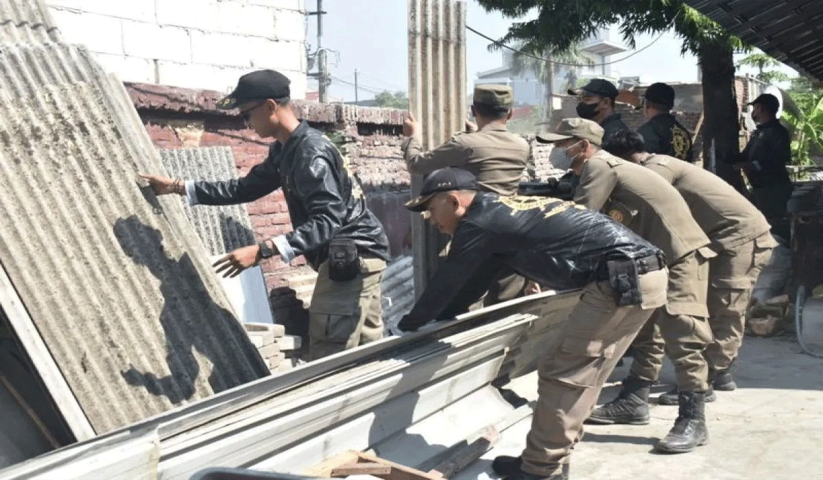 Surabaya Bergerak Cepat, Bangun Liar Dibongkar, Ancaman Banjir Dihalau