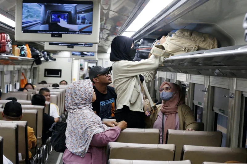 Kereta Api Semakin Populer, KAI Daop 8 Surabaya Pecahkan Rekor 9 Juta Penumpang