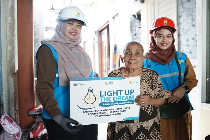 Menerangi Harapan: PLN UP3 Surabaya Selatan Wujudkan Mimpi Melalui Light Up The Dream
