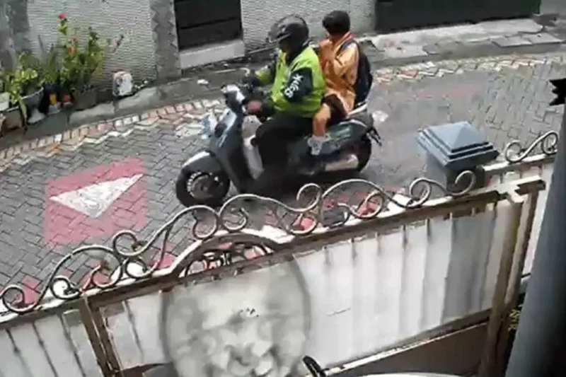 Drama di Rungkut, Anak Berkebutuhan Khusus Ditinggal Ojek Online