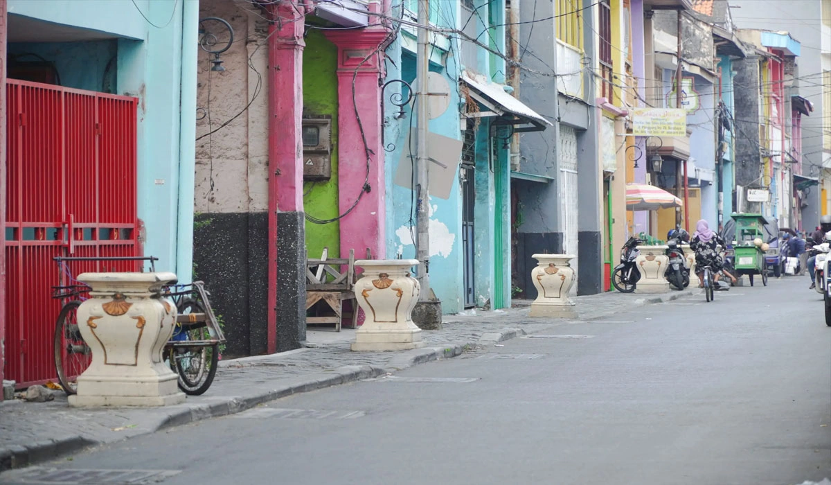Bapak-Anak Ditangkap Karena Curi Lampu Hias di Kota Lama Surabaya