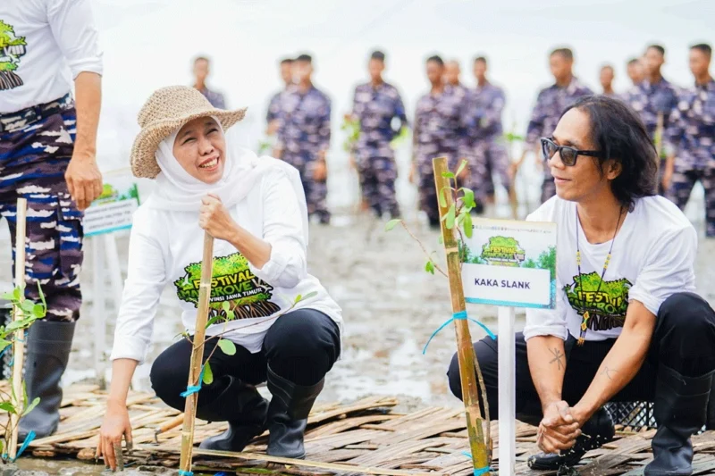 Gubernur Khofifah dan Kaka Slank Meriahkan Festival Mangrove Bangkalan