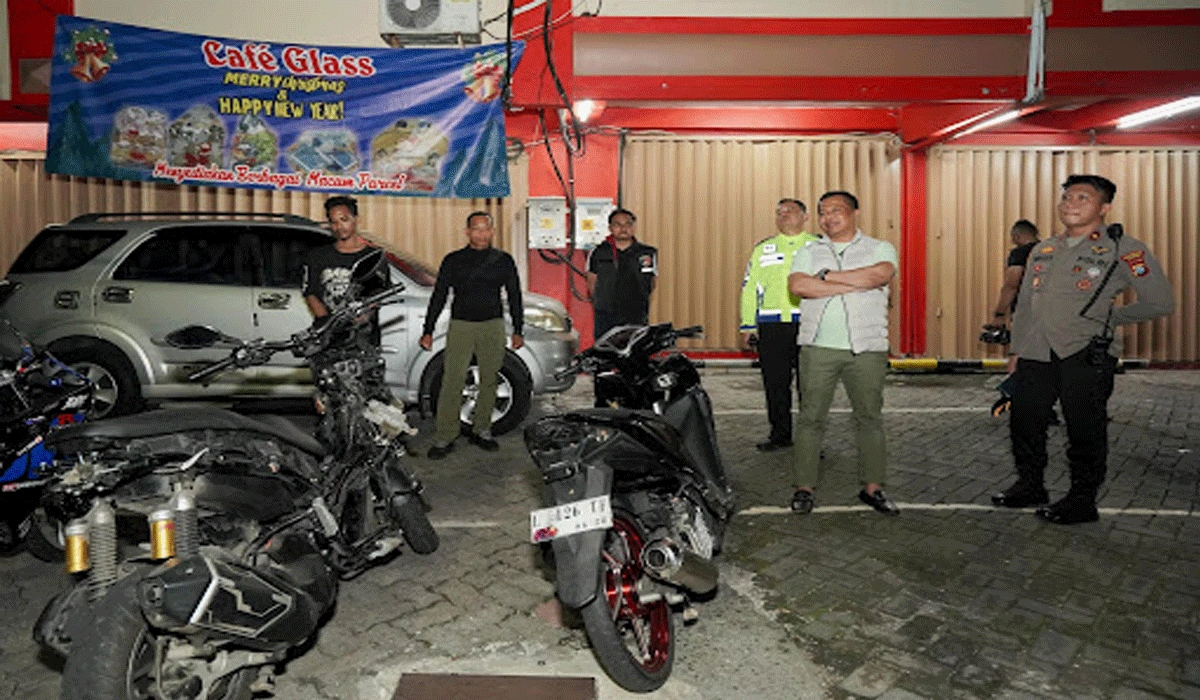 Patroli Hoofdbureau Gaspol, Balap Liar Surabaya Diburu Habis-Habisan!